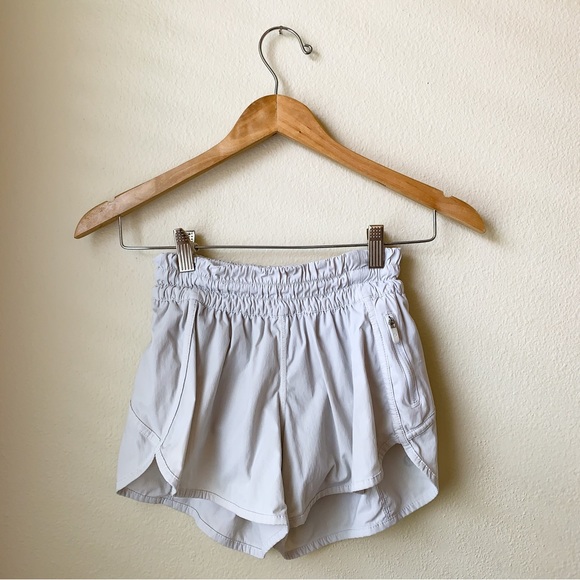 lululemon athletica Pants - Lululemon Tracker Low Rise Lined Short, Size 4, Light Grey